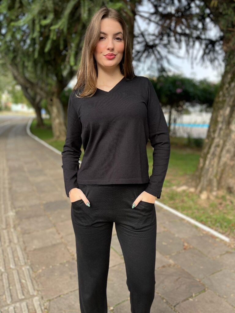 Blusa Lisa Com Gola V - Ref. BF11